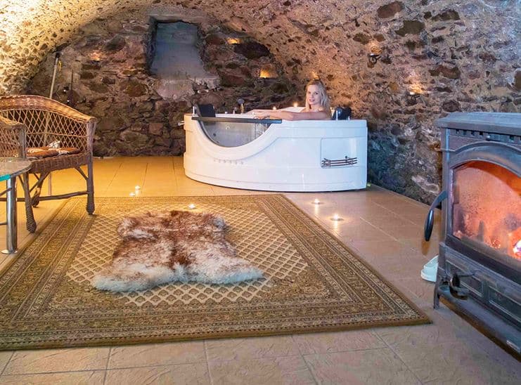 Dámská jízda v historickém zámku Úsobí